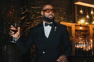 詹姆斯母亲送祝福：生日快乐 儿子！我祈祷上帝整年都保佑你平安