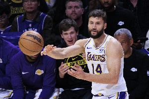 做什么工作的？克莱伯首节接球失误&传球失误 仅拿1篮板