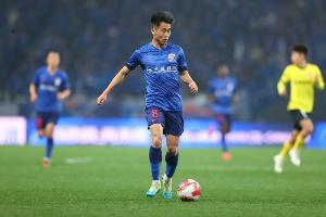 直播吧：26岁申花中场戴伟浚基本确定加盟深圳新鹏城
