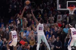 🤩打球是真的帅！莫兰特连续两个高难度杂耍抛投 追平比分！