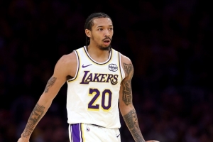 神奇不再！尼克·史密斯6投1中&三分3中0 仅得3分1助攻