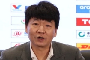 邱彪：我们每个人会上下一心 去努力让队伍变得更好 回馈山东球迷