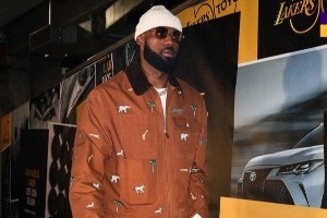 2025年最后一战！湖人官推晒赛前入场照 詹姆斯东契奇领衔