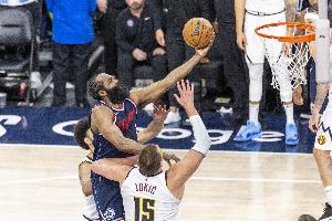 香波特：不知为何哈登的套路到季后赛就被看穿 可能是裁判不吹了