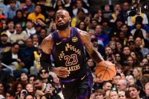 老詹生日夜都有哪些高光表现？此前稳定20+ 曾单场砍48分准三双