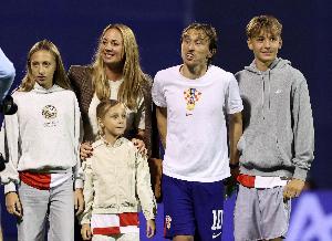 莫德里奇：19岁搬家时认识的妻子 我咨询了3小时就为了和她多说话