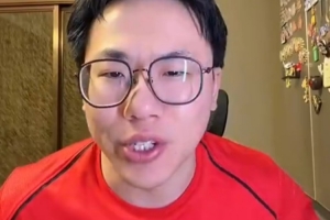 解说：约基奇一倒我们就得格外关注穆雷 他是遭遇过大伤的