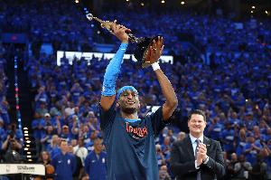 历史地位不可限量！约基奇打65场的可能趋近0 SGA第二座MVP稳了？