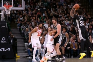 另类3+1！尚帕尼三分命中 布伦森扑防推倒掩护科内特送加罚