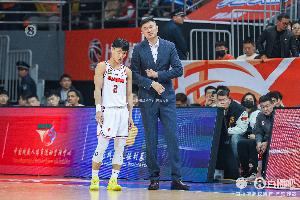 媒体人：希望宏远看到后卫线隐患 练杨溢还是找新外援要尽快决定