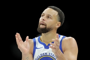 库里分别对阵24队投中过100记三分&历史最多！第二多为哈登18队！