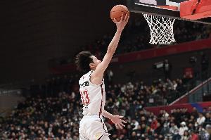 状态不佳！吴前10中2仅拿7分4板4助1断 5次失误