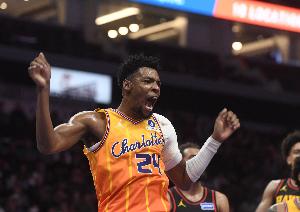 需要打得更合理！米勒29中14空砍全场最高33分 三分12中3