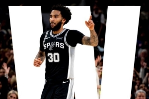 尚帕尼封面人物！马刺发布赢球海报：结束2025年的方式🎉🎉