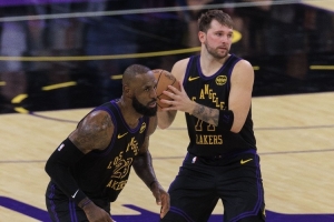 富保罗：人们经常批老詹防守 但若依赖41岁老将防&那球队有大麻烦