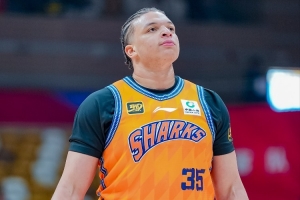 媒体人：冷静下来的洛夫顿 展现了作为CBA顶级外援的判断力