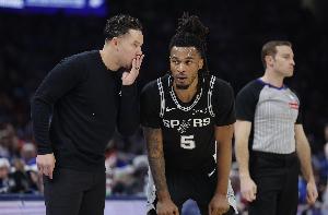 米奇：对卡斯尔今天能打持乐观态度 瓦塞尔需至少再休战2场