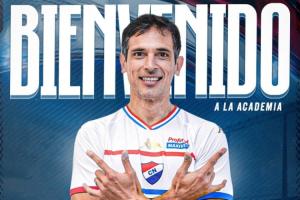 他还在踢！44岁传奇圣克鲁斯开启生涯第28个赛季 去年仍有32场4球