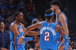 科尔：雷霆出色的原因是打无位置篮球 我们15-19年也如此