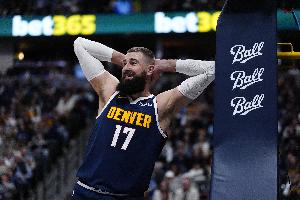 替补中锋也伤🤕瓦兰右小腿拉伤 本场回归成疑&下场前17分9板3帽