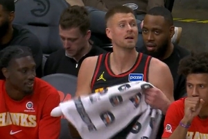 好久不见！波尔津吉斯超远三分一箭穿心 拿到复出后首分！