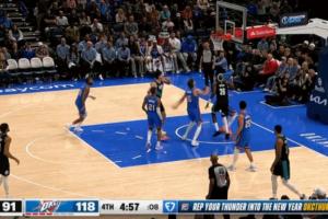 可惜！杨瀚森华丽脚步单打雷霆中锋 抛投颠颠颠颠出来了...