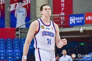 外线哑火！天津半场三分16投仅3中 命中率只有18.8%