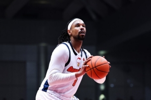 今天不太行！萨林杰手感冰凉13投仅4中得11分9板2助 正负值-27