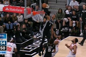 怪物大蜘蛛！文班全力冲刺起飞 单手接球空接抡扣 视觉张力拉满