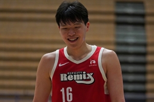 解说：希望杨瀚森在发展联盟场均30分15板 最好篮板能场均20个