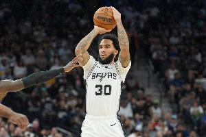 尚帕尼单场飙射11记三分 追平范弗里特保持的NBA落选秀最多纪录