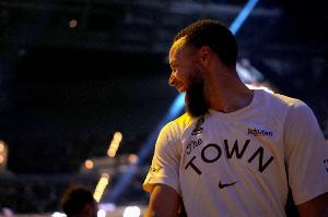 库里谈“库里30号立交”：这对我意义深远 若你超速被罚款别找我