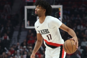 哥们今天太铁了！谢顿·夏普17中5得14分4板1助3断 三分2中0