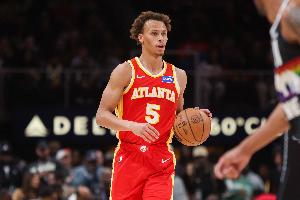 攻防很全面！丹尼尔斯8中5贡献11分8板9助2断2帽 拼下4前场板