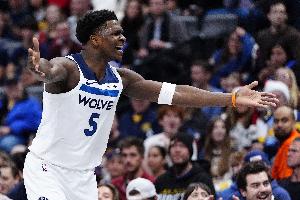 又爆了？森林狼末节落后20分 芬奇换替补 华子非常不满&直接离场