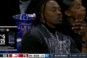 荣归故里！德怀特·霍华德回到家乡亚特兰大 现身老鹰主场观战！