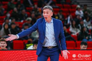 郑永刚：整体防守做得不够好 内线层面与对手相比没有太多优势