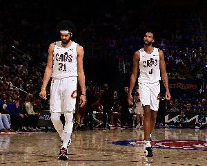 双塔发威！小莫布里&阿伦合计22中14 拿下32分21篮板8助攻