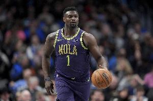 还是能飞！普尔三分不中 锡安冲筐双手补扣砸进