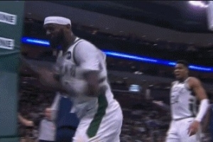 拳击手上线！波蒂斯上篮被切没吹犯规相当不满 一记重拳怒锤篮架