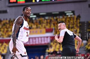 一人打一队！萨姆纳19中14&三分5中4 轰下全场最高35分外加5板4助