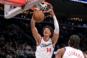 感谢你阿祖！哈登：尼德豪泽被扔进了火坑 而他回应得非常出色！