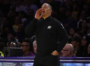 护筐没了！快船第二节内线得分仅得4分 爵士轰下26分