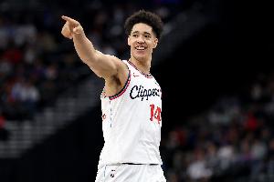 小卡谈尼德豪泽：他需要更有侵略性 看看字约帝那些MVP怎么打球的