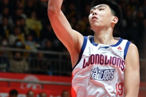 谁还叫我大番薯？徐昕关键补扣加关键罚球 全场拿到11分10板6帽