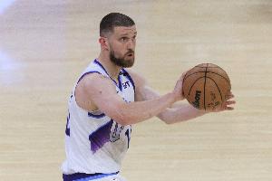 填平21分大坑！米哈伊柳克三分命中 爵士扳平快船