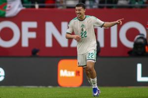 外媒：巴萨关注勒沃库森中场马扎，球员身价估值2500万欧