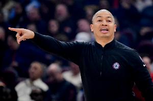 被冤枉了！科林斯掩护进攻犯规 快船挑战成功改李凯尔犯规