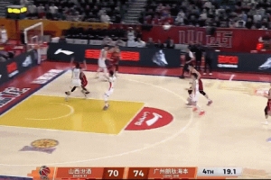 刘传兴补篮接连不中！媒体人：有失水准 真当大家不打篮球的吗？