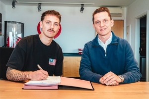 官方：美因茨签下28岁奥格斯堡中锋菲利普·蒂茨